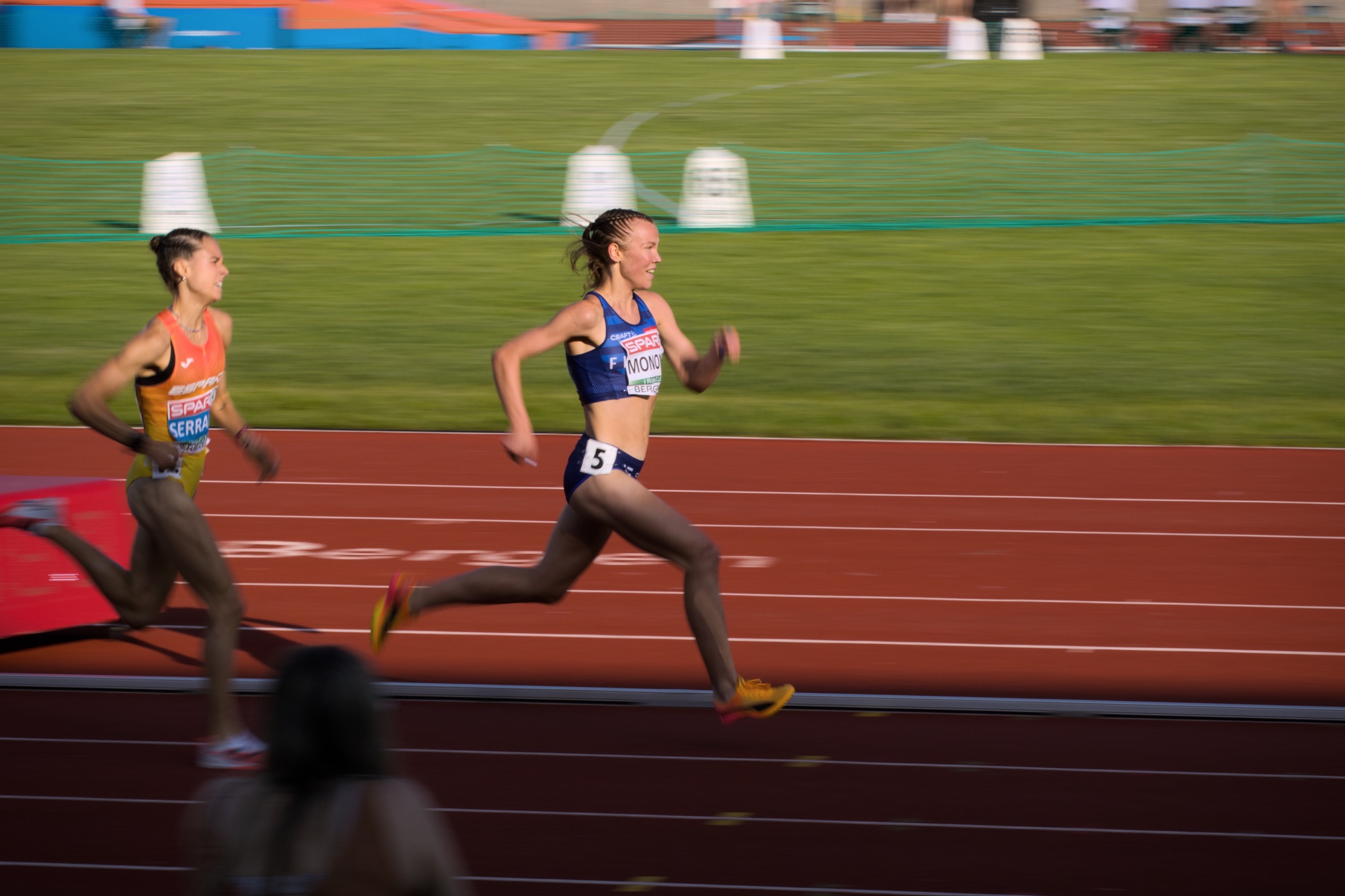 Ilona Mononen (FIN) on the final straight as she becomes the 3000m steeplechase U23 European champion. Bergen, Norway. 2025-07-19.