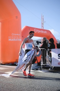 Tage Morken Augustson (NOR) wins the Bergen City Marathon with a time of 02:34:06. 2026-04-25.